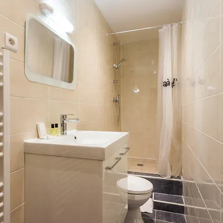 Cmg Nation/ Montreuil Apartment